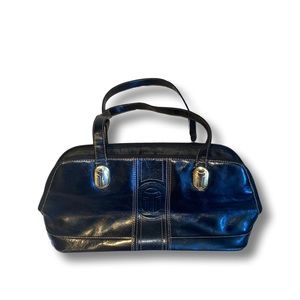 Tuscan’s shoulder purse